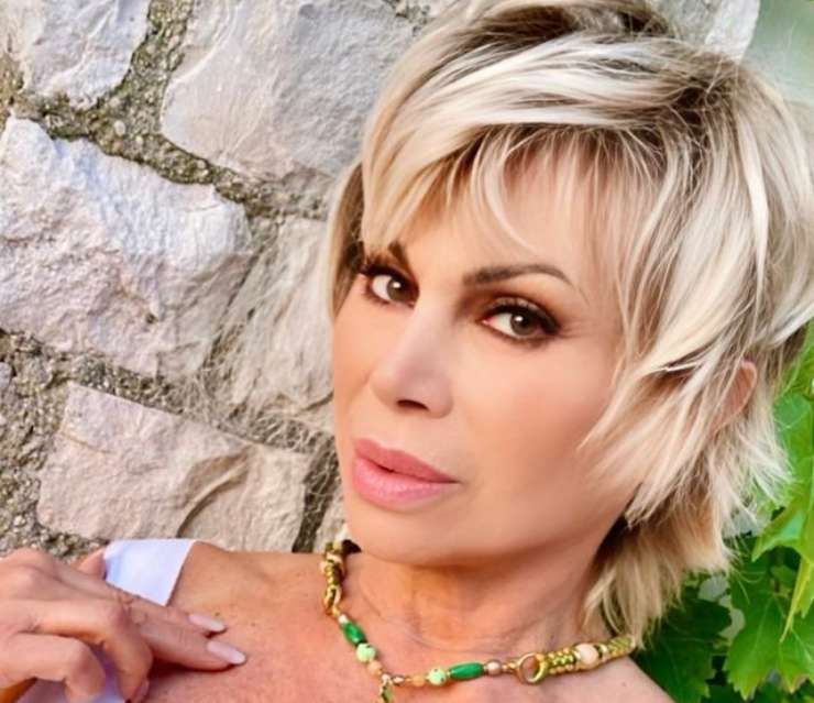 Carmen Russo ricorda gli inizi della relazione con Enzo Paolo Turchi