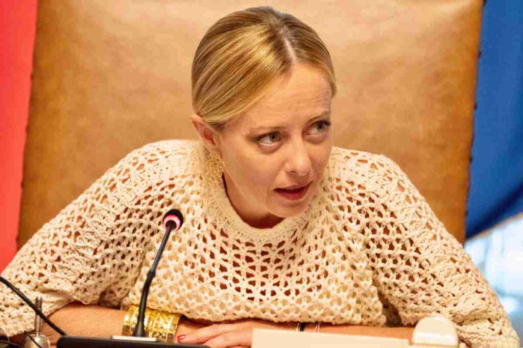 Decreto Flussi, la criminalità si è infiltrata nella gestione dell'immigrazione: l'esposto della premier Giorgia Meloni all'Antimafia