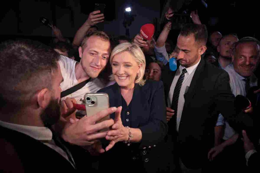 Marine Le Pen ha vinto il primo turno delle elezioni legislative in Francia: cosa succede adesso