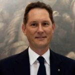 Elkann serio