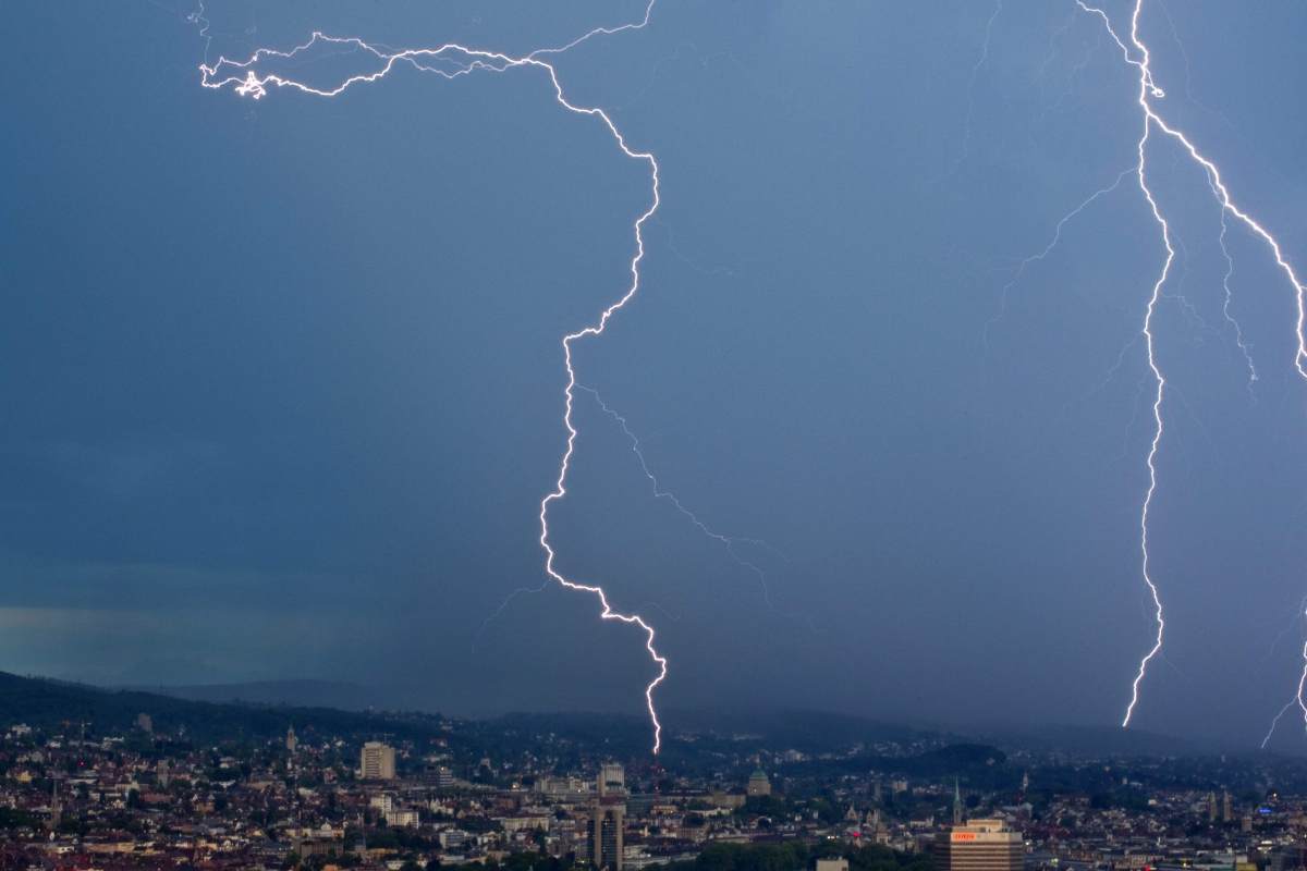 Fulmini che squarciano il cielo italiano