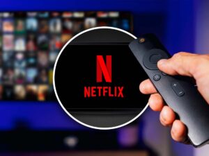 logo Netflix con vicino un telecomando