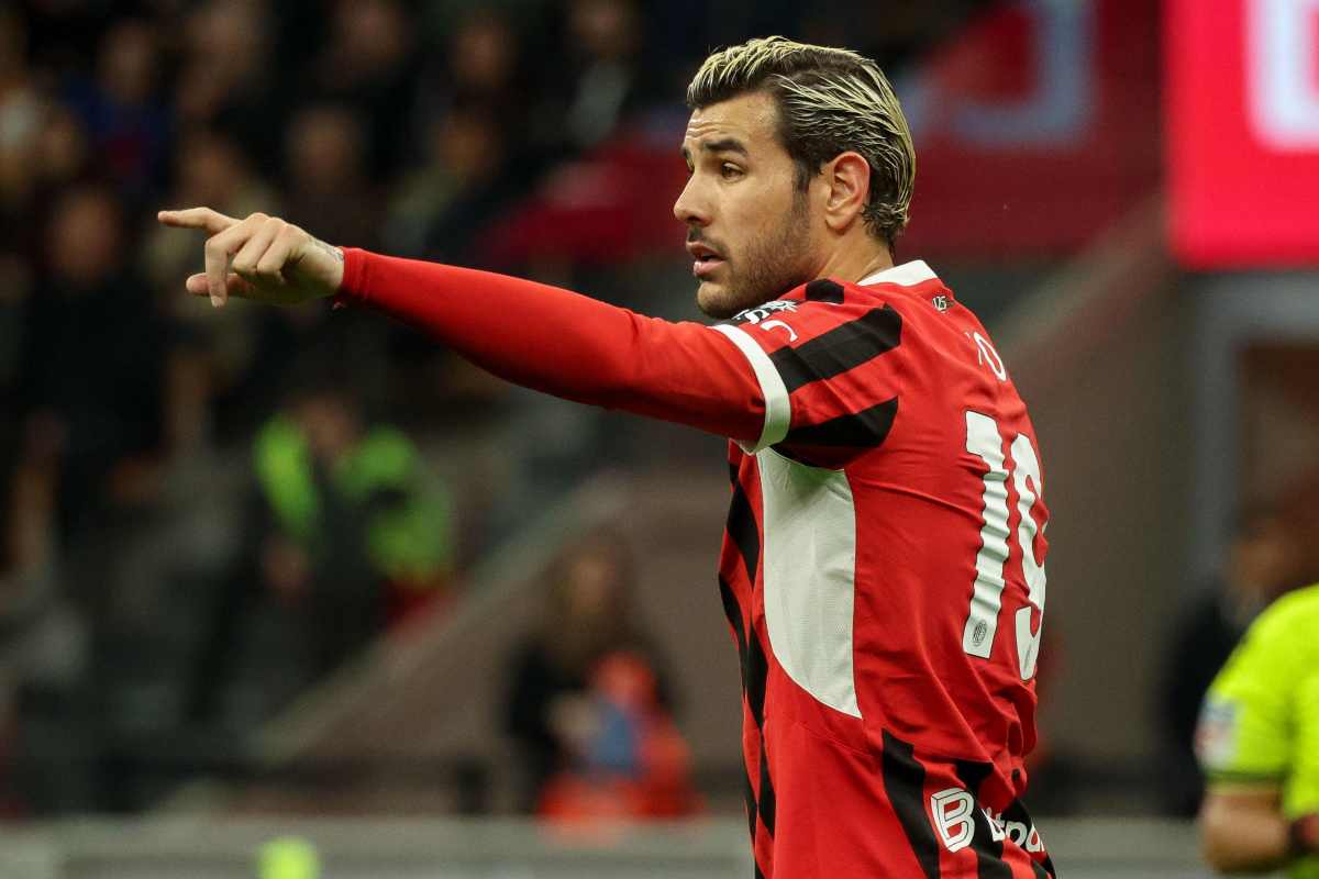 Theo Hernandez esulta