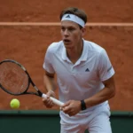 Jannik Sinner: Nervosismo, Dubbi sul Fisico e la Necessità di Accertamenti - Cosa è Successo al Roland Garros?