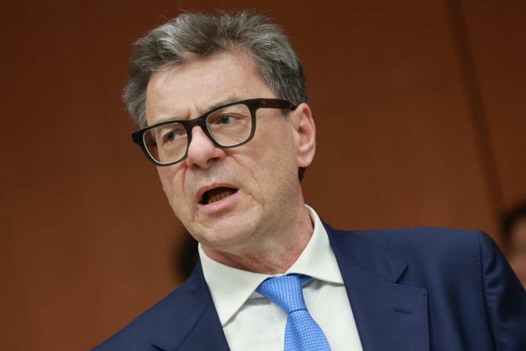 Giorgetti lancia l’allarme: “Serve pragmatismo”. L’Italia verso il record europeo del debito